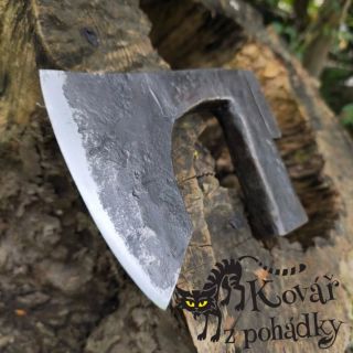 Replika středověké tulejové sekery. Svařované v ohni ze 4 kusů. Tulej a tělo: konstrukční ocel Ostří: 19420 Kladivo: 12050...