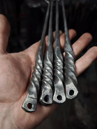 🎉 Nová várka nerezových háčků na otáčení steaku je hotová 💪 A taky na našem e-shopu dostupná:...